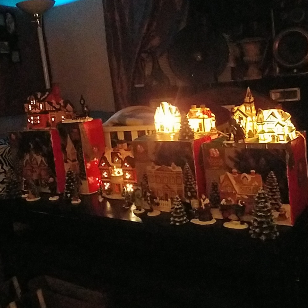 Little Village Square Set